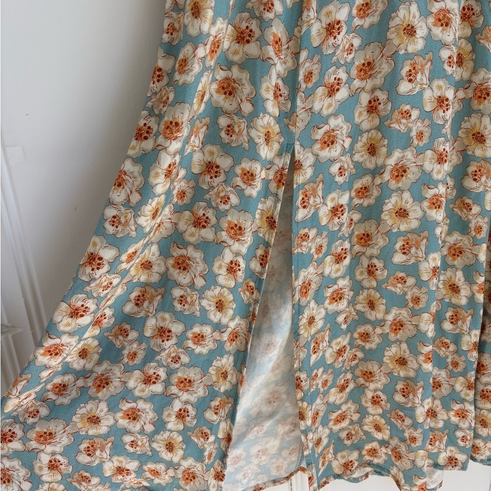 Melrose and Market Soft Floral Midi Dress - Picture 4 of 6